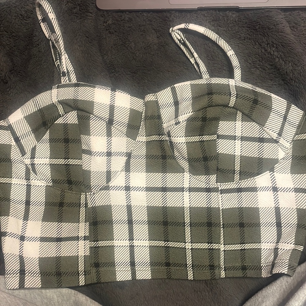 No boundaries, crop top